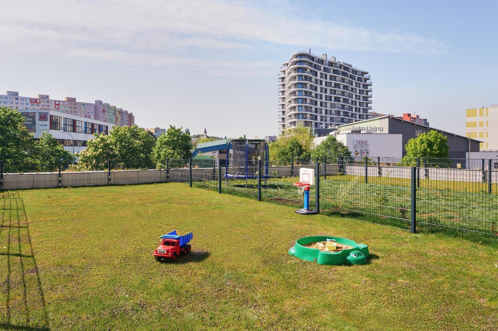 Beta Home - Free Garage, Metro, Garden Praag Buitenkant foto