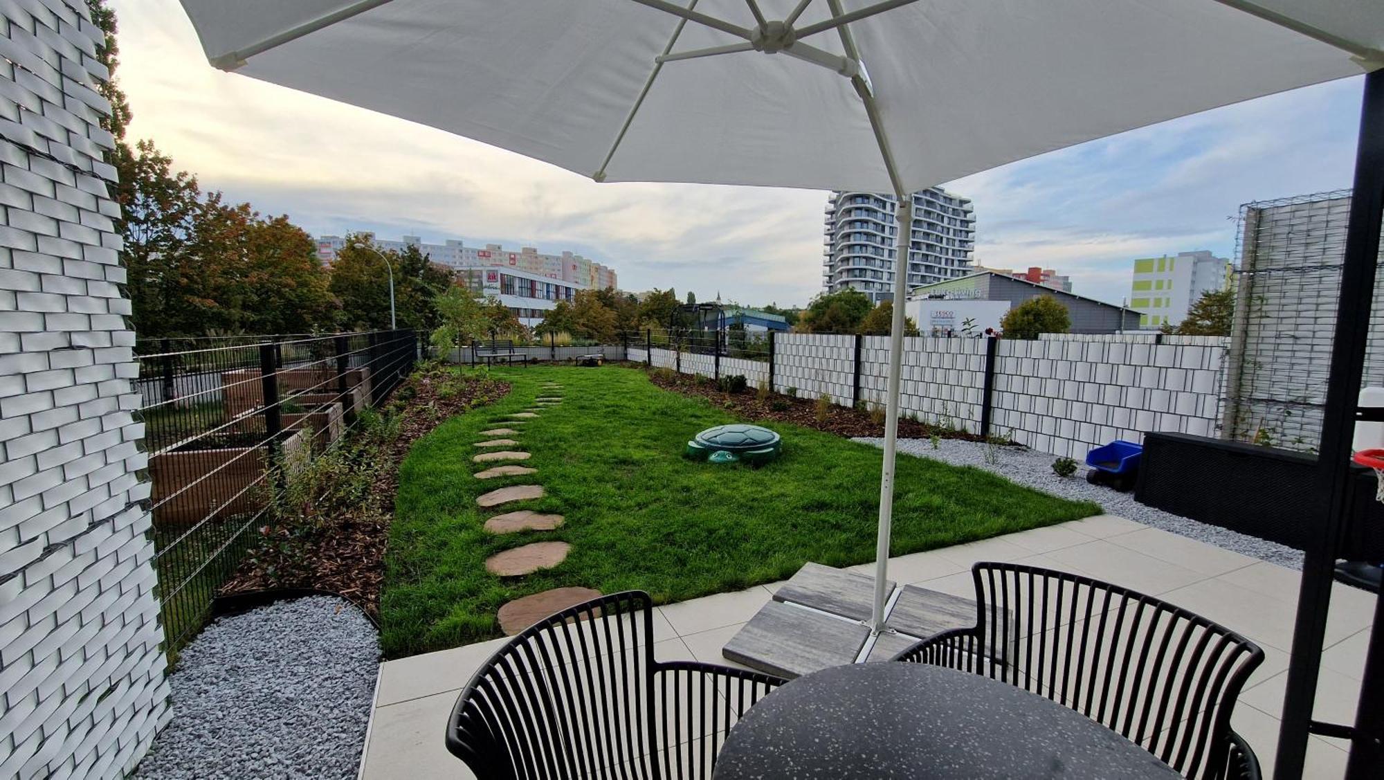 Beta Home - Garage, Air Condition, Garden, At Metro Praag Buitenkant foto
